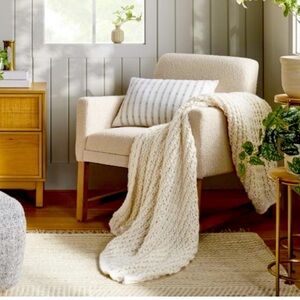 NWT Threshold Chunky Knit Throw Beige Color 50x60